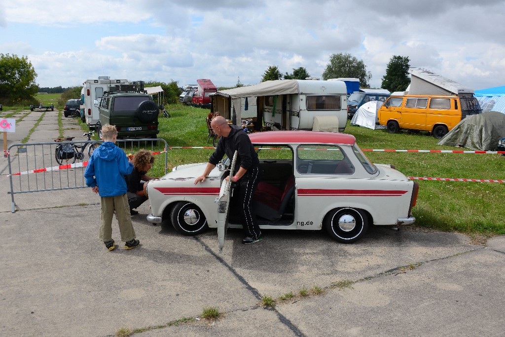 ../Images/VW Bus Festival Berlin 2014 015.jpg